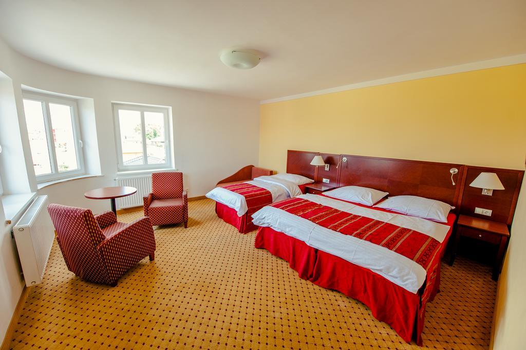 Penzion Karolinka Hotel Kroměříž Buitenkant foto