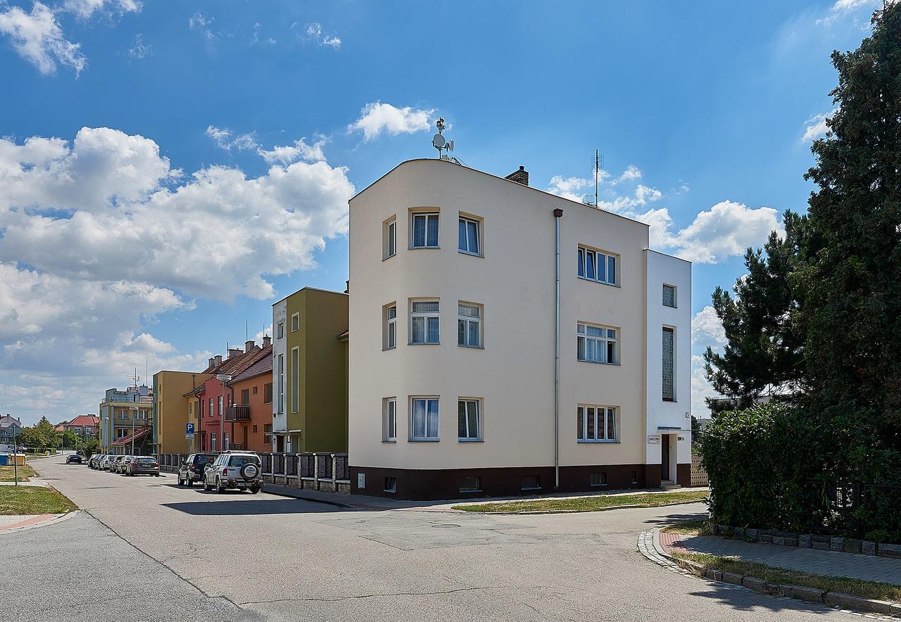 Penzion Karolinka Hotel Kroměříž Buitenkant foto