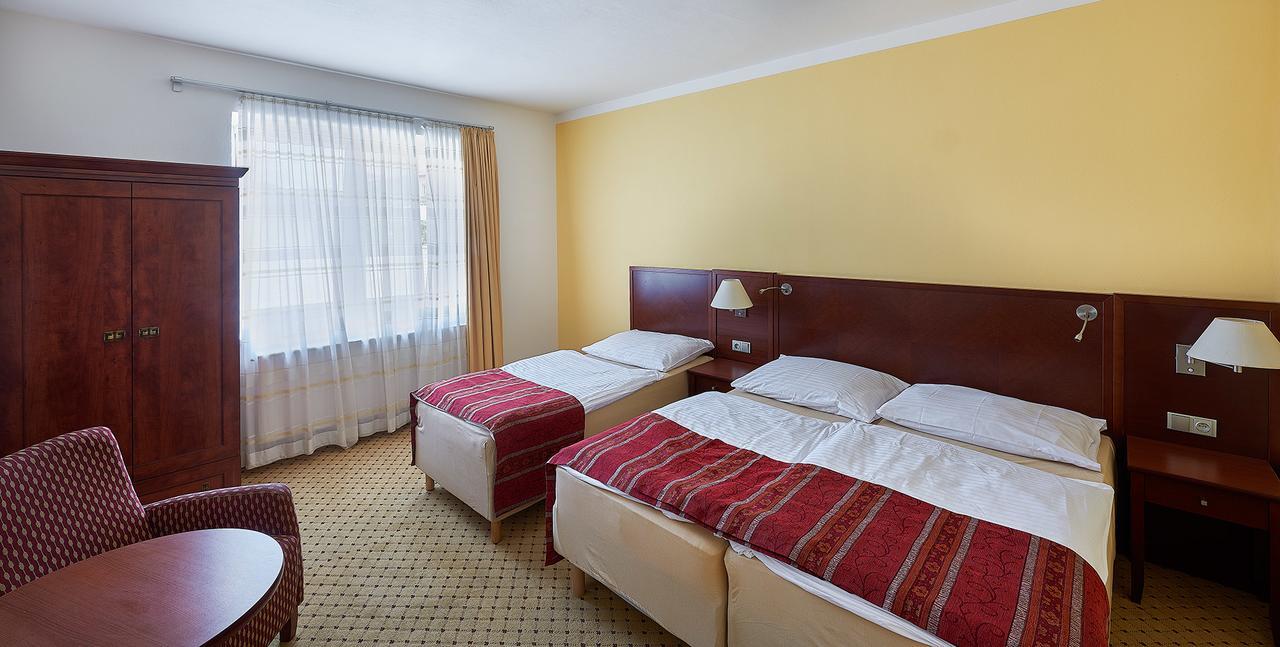 Penzion Karolinka Hotel Kroměříž Buitenkant foto
